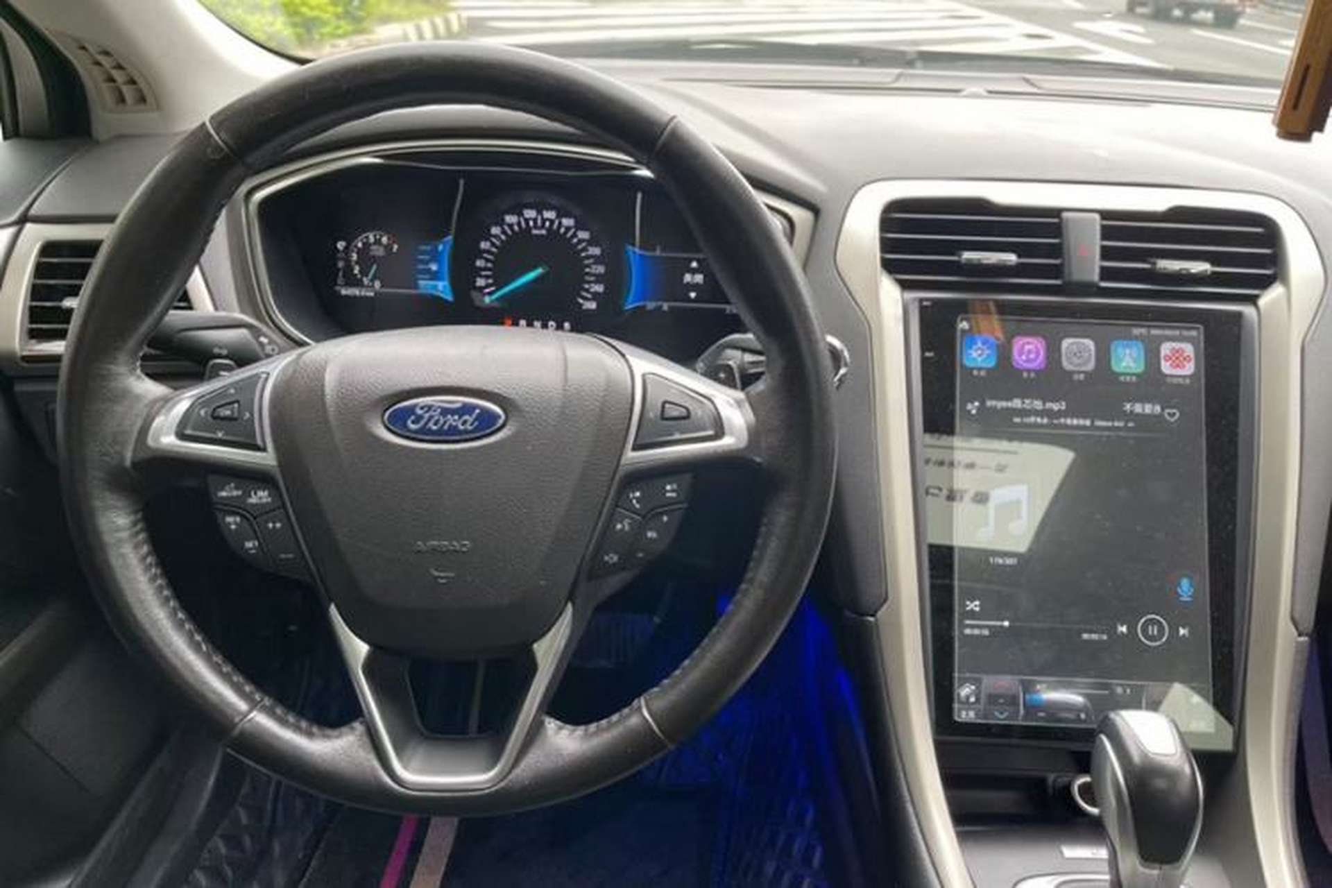 Used Ford Mondeo 2013 2.0L GTDi 200 Luxury Model Interior 3