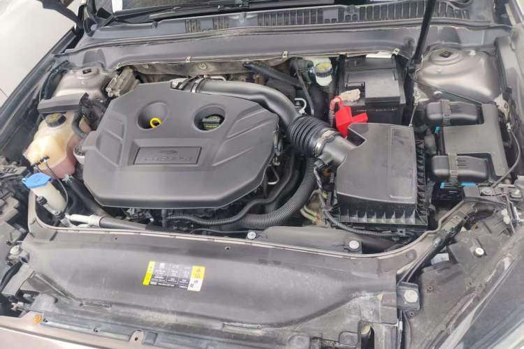 Used Ford Mondeo 2013 2.0L GTDi 200 Fashion Edition Interior 4