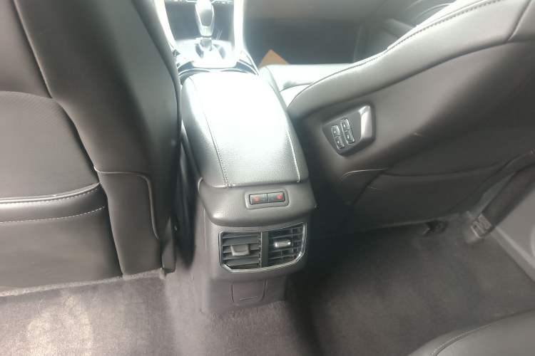 Used Ford Mondeo 2013 2.0L GTDi240 Flagship Edition Interior 4