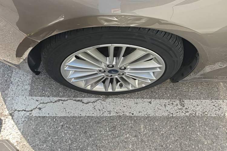 Used Ford Mondeo 2013 2.0L GTDi240 Flagship Edition Left Front Wheel Hub