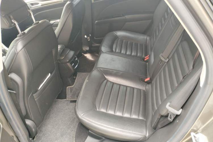 Used Ford Mondeo 2013 2.0L GTDi 200 Luxury Model Left Rear Seat