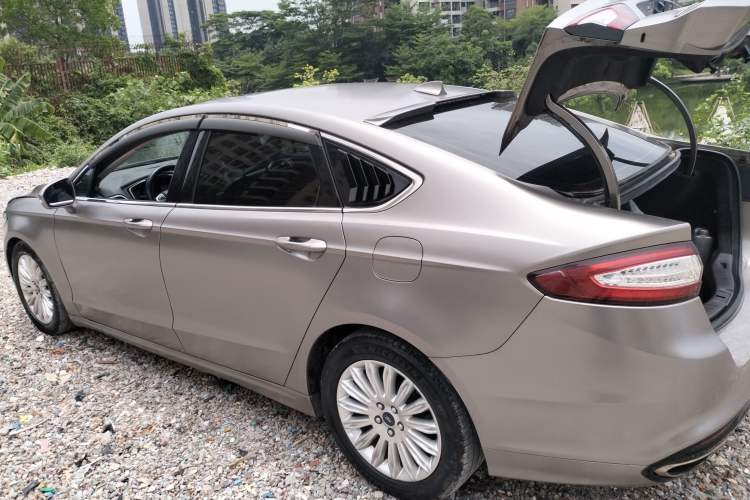 Used Ford Mondeo 2013 2.0L GTDi 200 Luxury Model Left Side