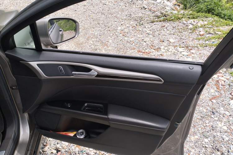 Used Ford Mondeo 2013 2.0L GTDi 200 Luxury Model Right Front Door Interior