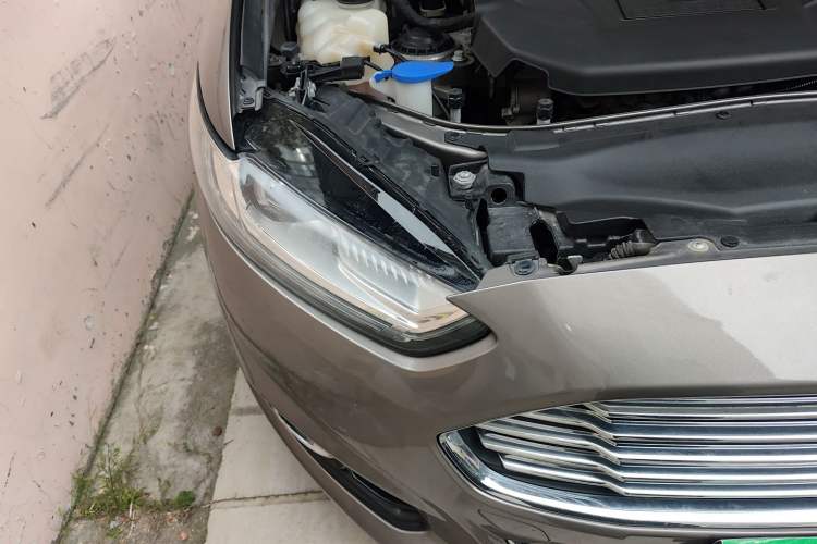 Used Ford Mondeo 2013 2.0L GTDi 200 Luxury Model Right Front Headlight