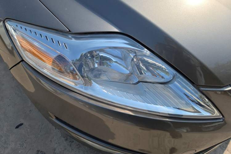 Used Ford Mondeo 2013 2.3L Fashion Edition Right Front Headlight