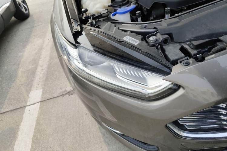 Used Ford Mondeo 2013 2.0L GTDi 200 Luxury Model Right Front Headlight