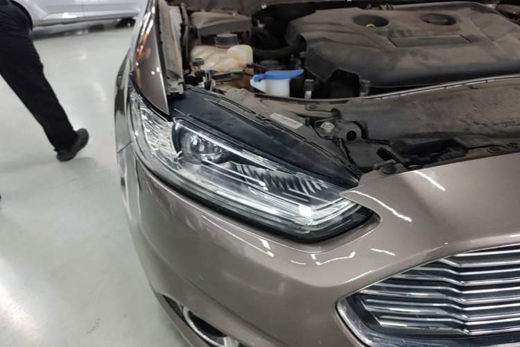 Used Ford Mondeo 2013 2.0L GTDi 200 Luxury Model Right Front Headlight