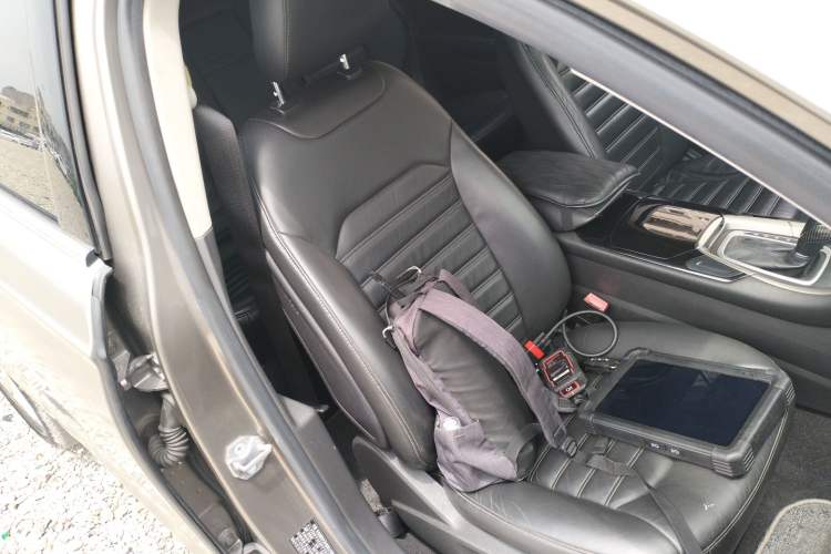 Used Ford Mondeo 2013 2.0L GTDi 200 Luxury Model Right Front Seat