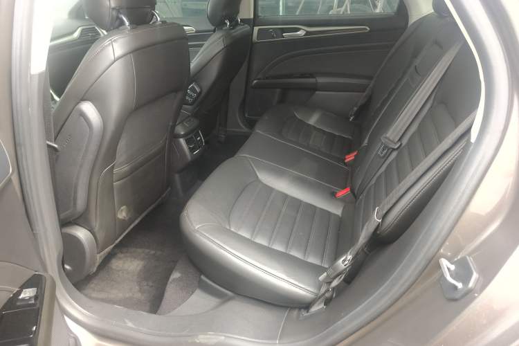 Used Ford Mondeo 2013 2.0L GTDi240 Flagship Edition Right Front Seat