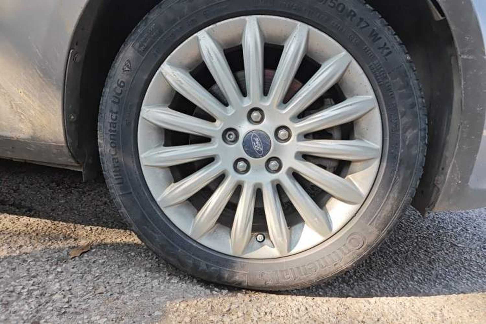 Used Ford Mondeo 2013 2.3L Luxury Model Right Front Wheel Hub