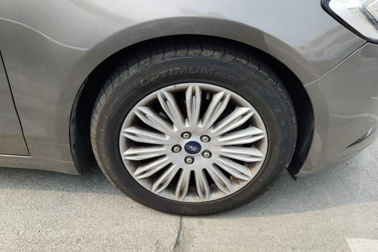 Used Ford Mondeo 2013 2.0L GTDi 200 Luxury Model Right Front Wheel Hub