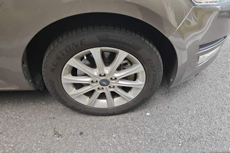 Used Ford Mondeo 2013 2.3L Fashion Edition Right Front Wheel Hub