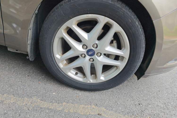 Used Ford Mondeo 2013 1.5L GTDi180 Fashion Edition Right Front Wheel Hub