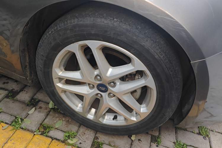Used Ford Mondeo 2013 1.5L GTDi180 Fashion Edition Right Front Wheel Hub