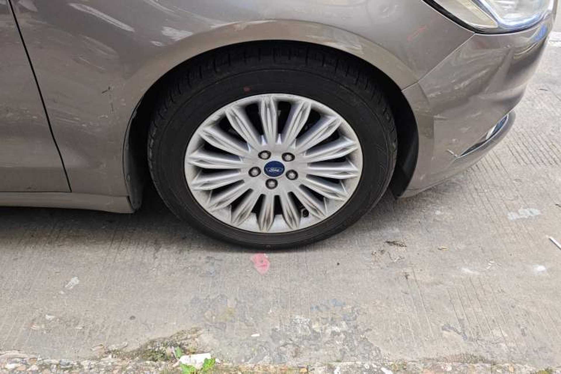 Used Ford Mondeo 2013 2.0L GTDi 200 Fashion Edition Right Front Wheel Hub