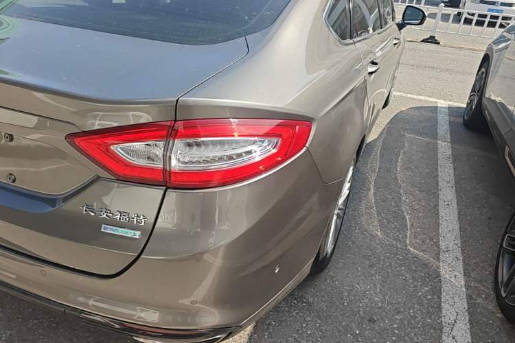 Used Ford Mondeo 2013 2.0L GTDi240 Flagship Edition Right Rear Taillight