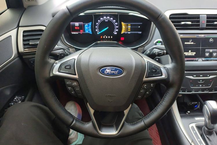 Used Ford Mondeo 2013 2.0L GTDi 200 Luxury Model Steering Wheel