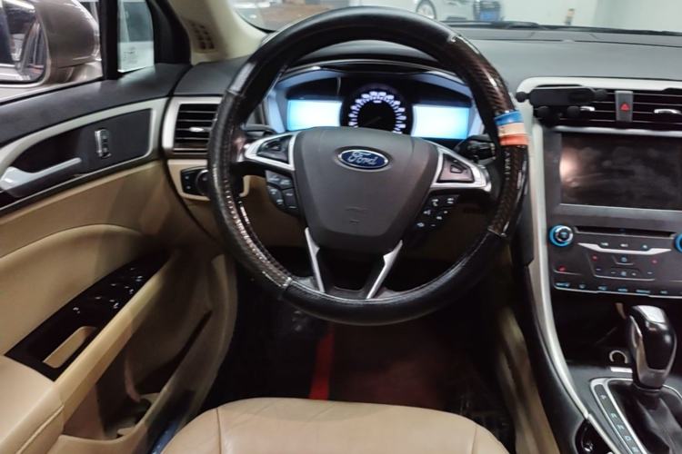 Used Ford Mondeo 2013 2.0L GTDi 200 Luxury Model Steering Wheel
