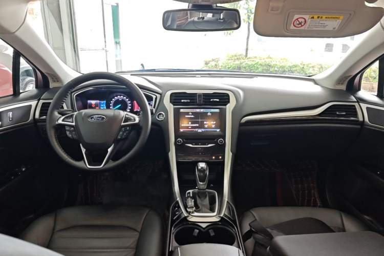 Used Ford Mondeo 2013 2.0L GTDi 200 Luxury Model Center Console