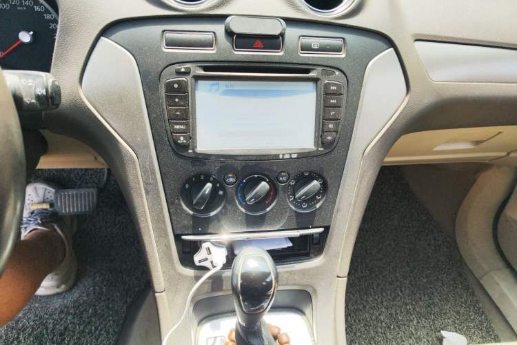 Used Ford Mondeo 2013 2.3L Fashion Edition Audio And AC Panel