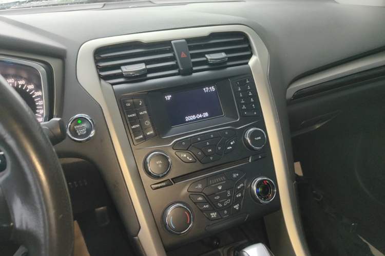 Used Ford Mondeo 2013 2.0L GTDi 200 Fashion Edition Audio And AC Panel
