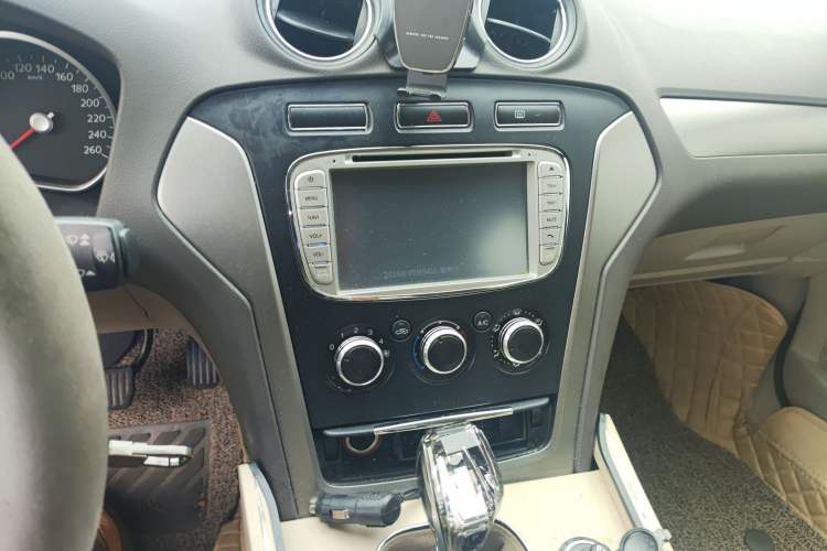 Used Ford Mondeo 2013 2.3L Fashion Edition Audio And AC Panel