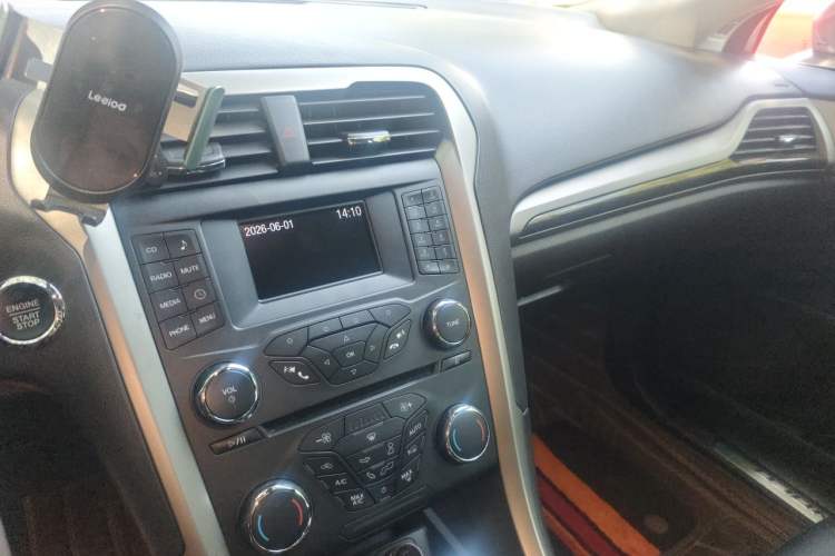 Used Ford Mondeo 2013 2.0L GTDi 200 Fashion Edition Audio And AC Panel