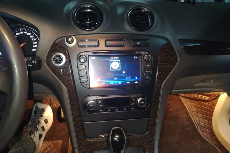 Used Ford Mondeo 2013 2.3L Luxury Model Audio And AC Panel
