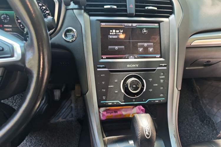 Used Ford Mondeo 2013 2.0L GTDi240 Luxury Sport Model Audio And AC Panel