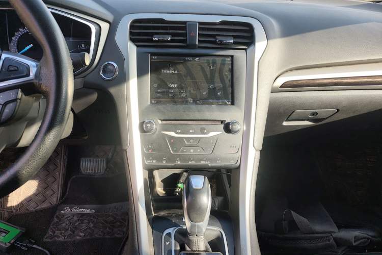 Used Ford Mondeo 2013 2.0L GTDi 200 Luxury Model Audio And AC Panel