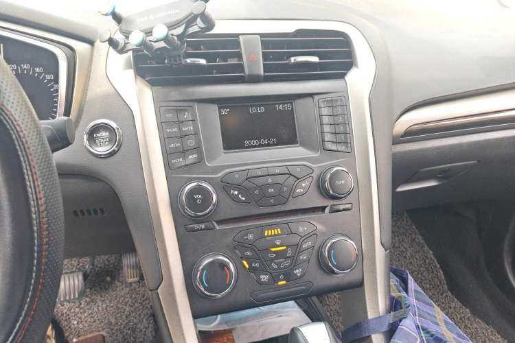 Used Ford Mondeo 2013 2.0L GTDi 200 Fashion Edition Audio And AC Panel