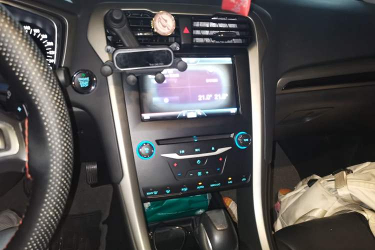 Used Ford Mondeo 2013 2.0L GTDi 200 Fashion Edition Audio And AC Panel