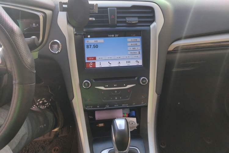 Used Ford Mondeo 2013 2.0L GTDi 200 Luxury Model Audio And AC Panel