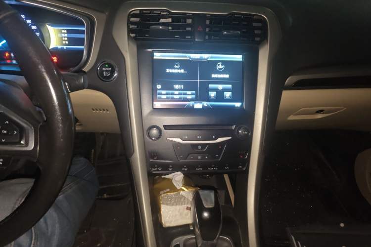 Used Ford Mondeo 2013 2.0L GTDi 200 Luxury Model Audio And AC Panel