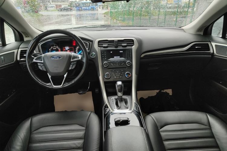 Used Ford Mondeo 2013 2.0L GTDi 200 Fashion Edition Center Console