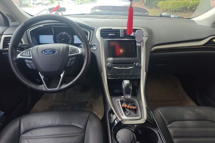 Used Ford Mondeo 2013 2.0L GTDi 200 Luxury Model Center Console