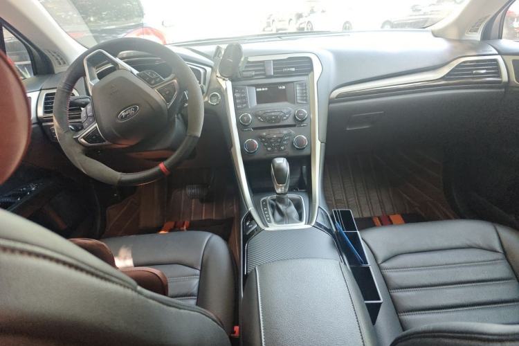 Used Ford Mondeo 2013 2.0L GTDi 200 Fashion Edition Center Console
