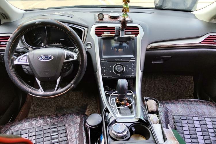 Used Ford Mondeo 2013 2.0L GTDi 200 Fashion Edition Center Console
