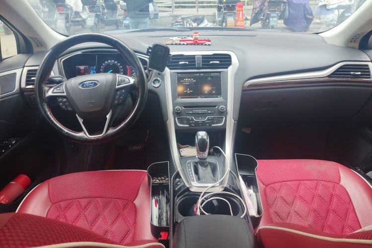 Used Ford Mondeo 2013 2.0L GTDi 200 Luxury Model Center Console