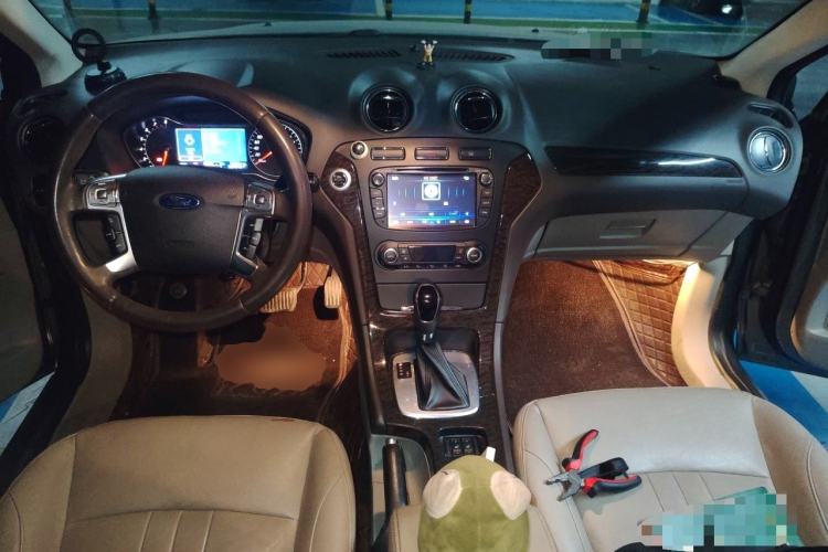 Used Ford Mondeo 2013 2.3L Luxury Model Center Console