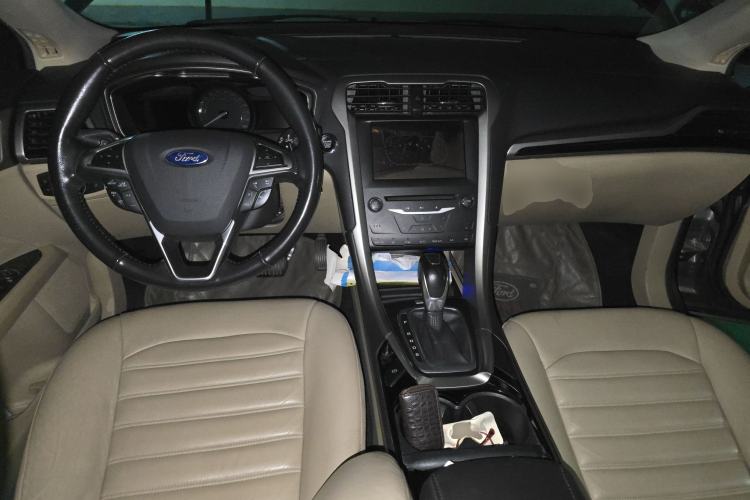 Used Ford Mondeo 2013 2.0L GTDi 200 Luxury Model Center Console