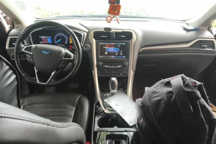Used Ford Mondeo 2013 2.0L GTDi 200 Luxury Model Center Console