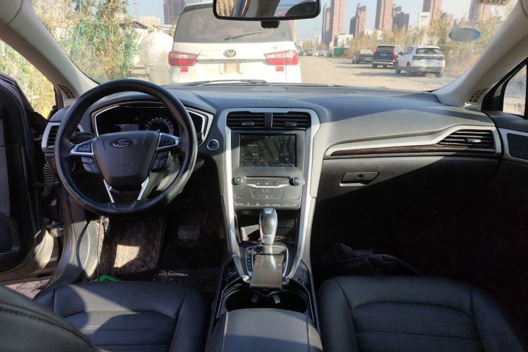 Used Ford Mondeo 2013 2.0L GTDi 200 Luxury Model Center Console