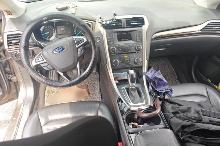 Used Ford Mondeo 2013 2.0L GTDi 200 Fashion Edition Center Console