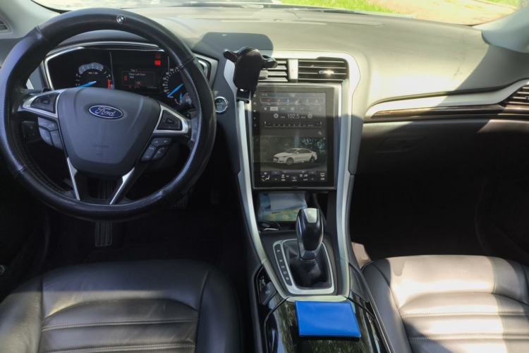 Used Ford Mondeo 2013 2.0L GTDi 200 Fashion Edition Center Console