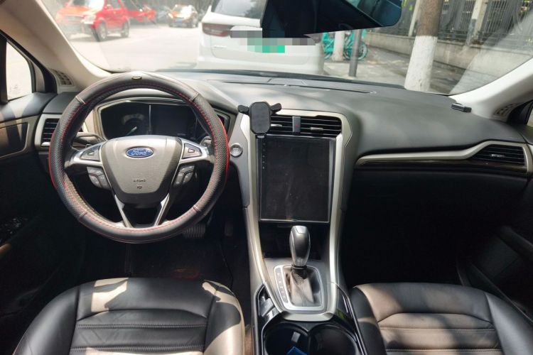 Used Ford Mondeo 2013 2.0L GTDi 200 Fashion Edition Center Console