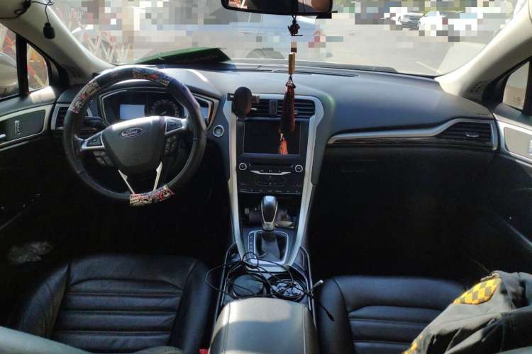 Used Ford Mondeo 2013 2.0L GTDi 200 Luxury Model Center Console