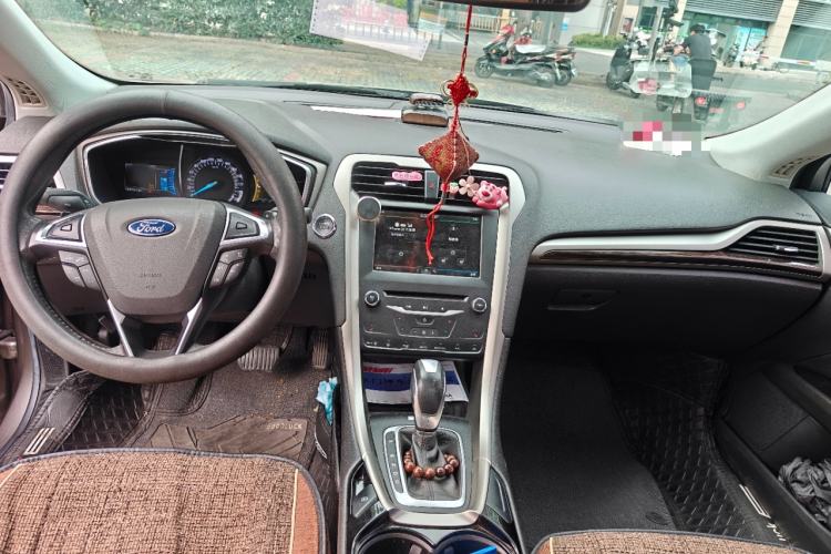 Used Ford Mondeo 2013 2.0L GTDi 200 Luxury Model Center Console