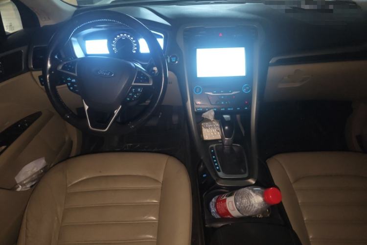 Used Ford Mondeo 2013 2.0L GTDi 200 Luxury Model Center Console