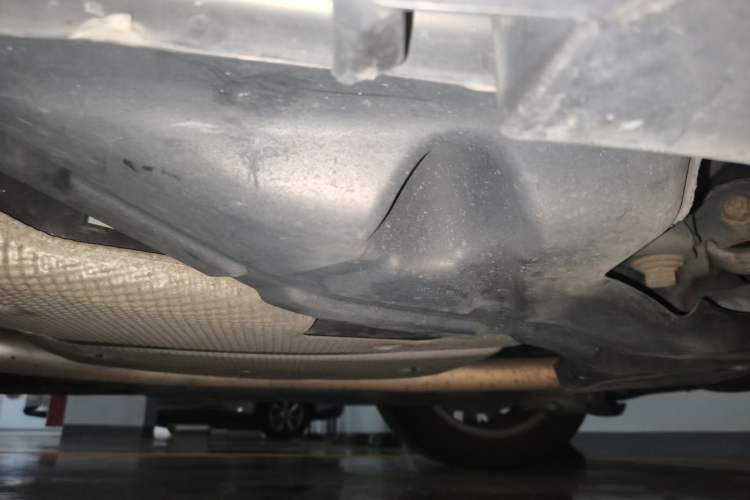 Used Ford Mondeo 2013 2.0L GTDi 200 Fashion Edition Chassis Rear Left